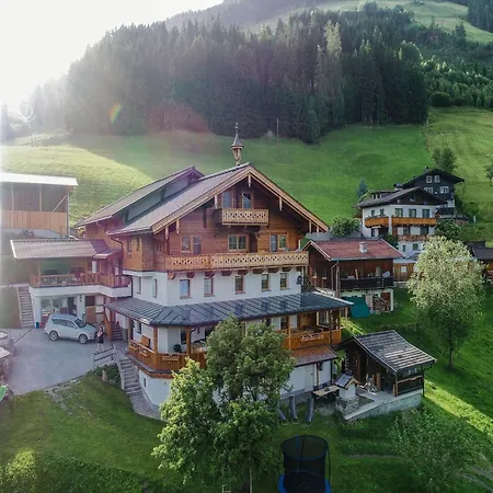 Feriehus Holiday flat Käferhof, Bramberg am Wildkogel *